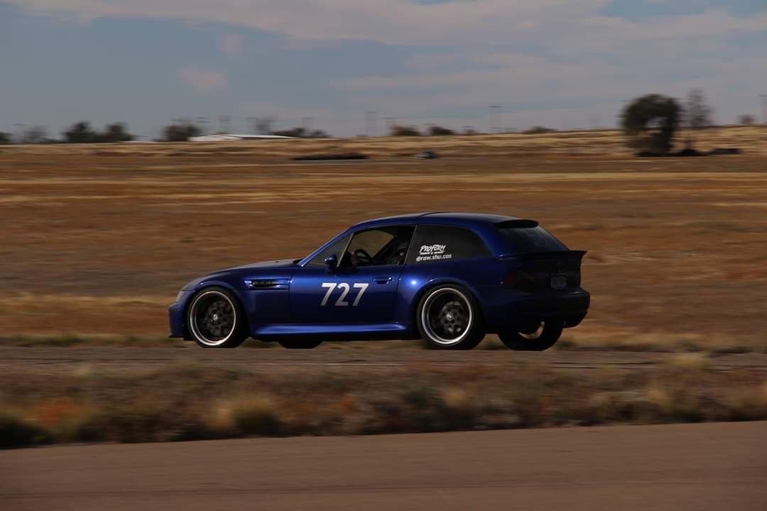 raw_shu z3 coupe panning shot at a track day